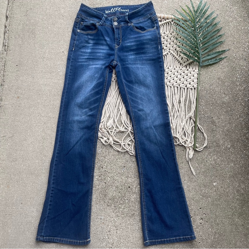 Wallflower Low Rise Bootcut Jeans Size 9 - Picture 2 of 6